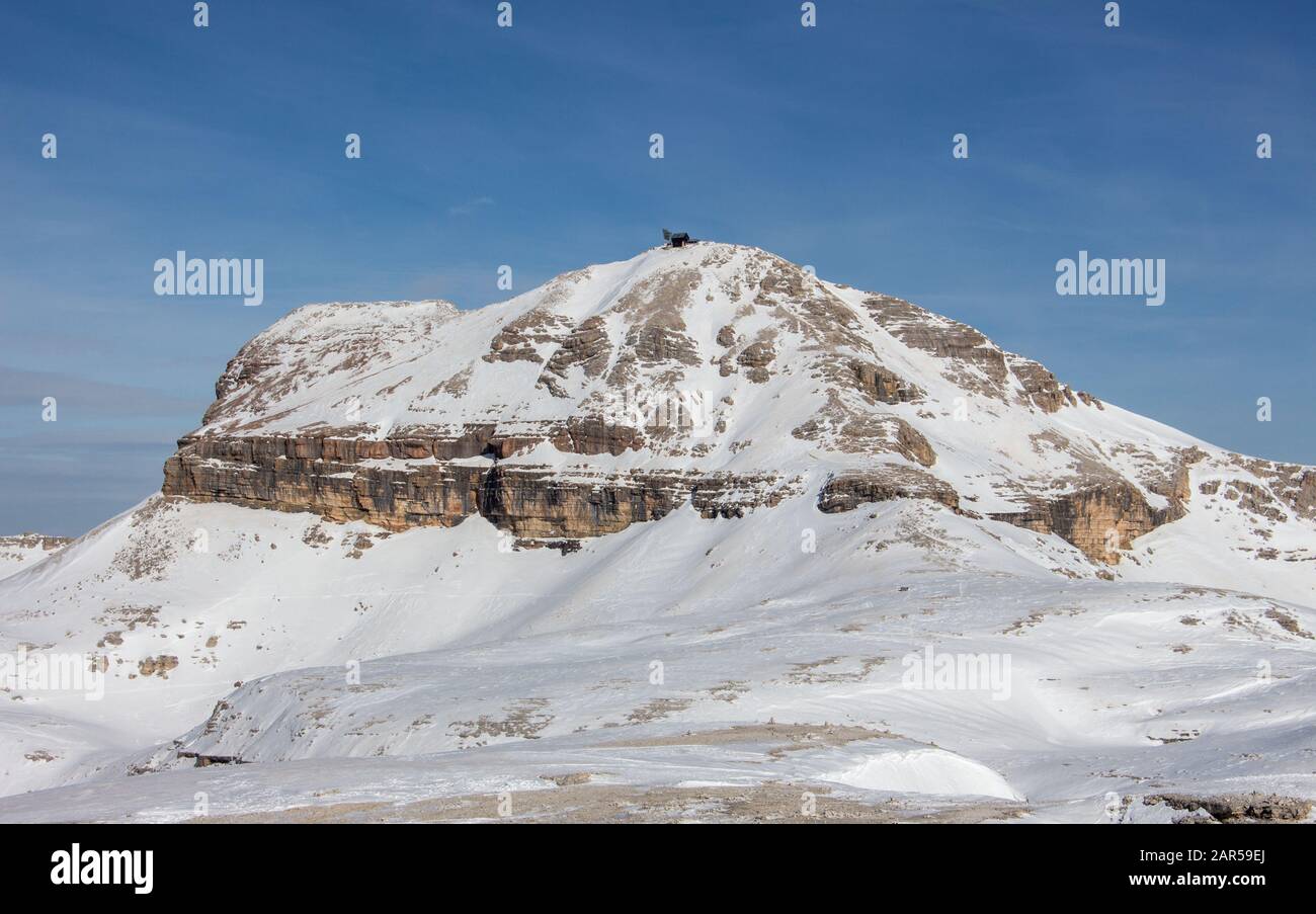 Sella Stock piz boe italien Doles Sonnenuntergang Panoramaaussicht blauer Himmel Winterberge Landschaft Wolkenstein Stockfoto