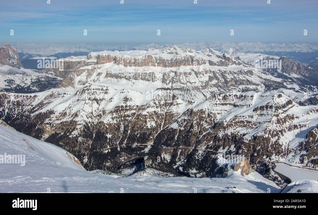 Italien Winterberge Landschaft Wolkenstein sella Stock sella ronda Panoramaaussicht von marmolada aus Stockfoto