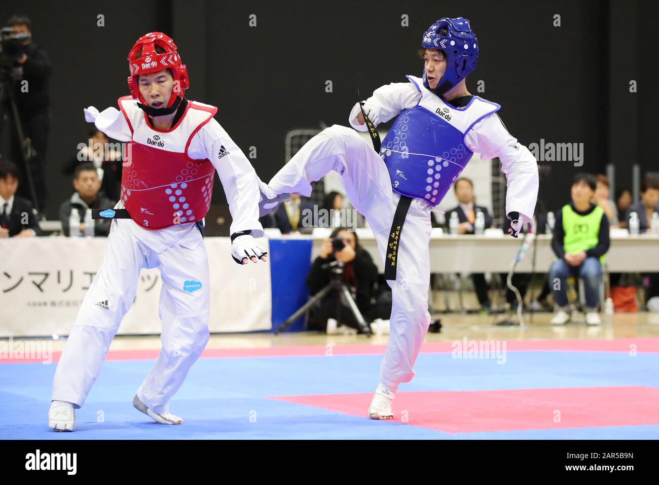 Para Arena, Tokio, Japan. Januar 2020. (L bis R) 伊藤力/Chikara Ito, 田中光哉/Mitsuya Tanaka, 26. JANUAR 2020 - Taekwondo: Endauswahlspiel der nationalen Kandidaten für die Paralympischen Spiele Tokio 2020 Männer Para Gyeorugi -61kg in Para Arena, Tokio, Japan. Credit: Yutaka/AFLO SPORT/Alamy Live News Stockfoto