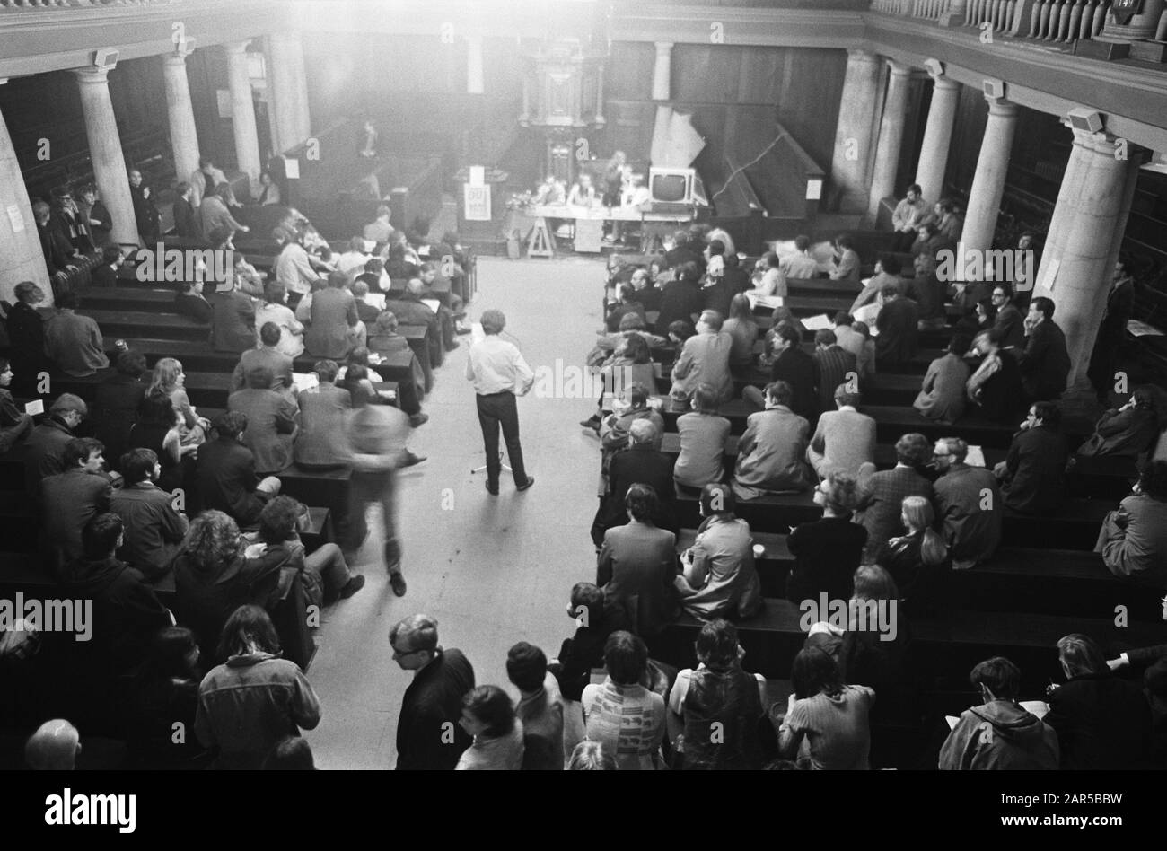 Im Saal des Virgin House bereitet man sich auf das Auditorium vor Datum: 16. Mai 1969 Schlüsselwörter: Berufe, Studenten Name Der Einrichtung: Virgin House Stockfoto