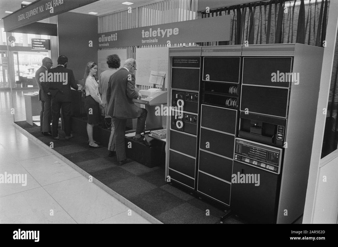 Internationaler Computerkongress in RAI, Amsterdam; neues Teletypessystem; im Vordergrund ein Computerdatum: 25. August 1970 Standort: Amsterdam, Noord-Holland Schlüsselwörter: Computer, Kongresse Institutionenname: RAI Stockfoto