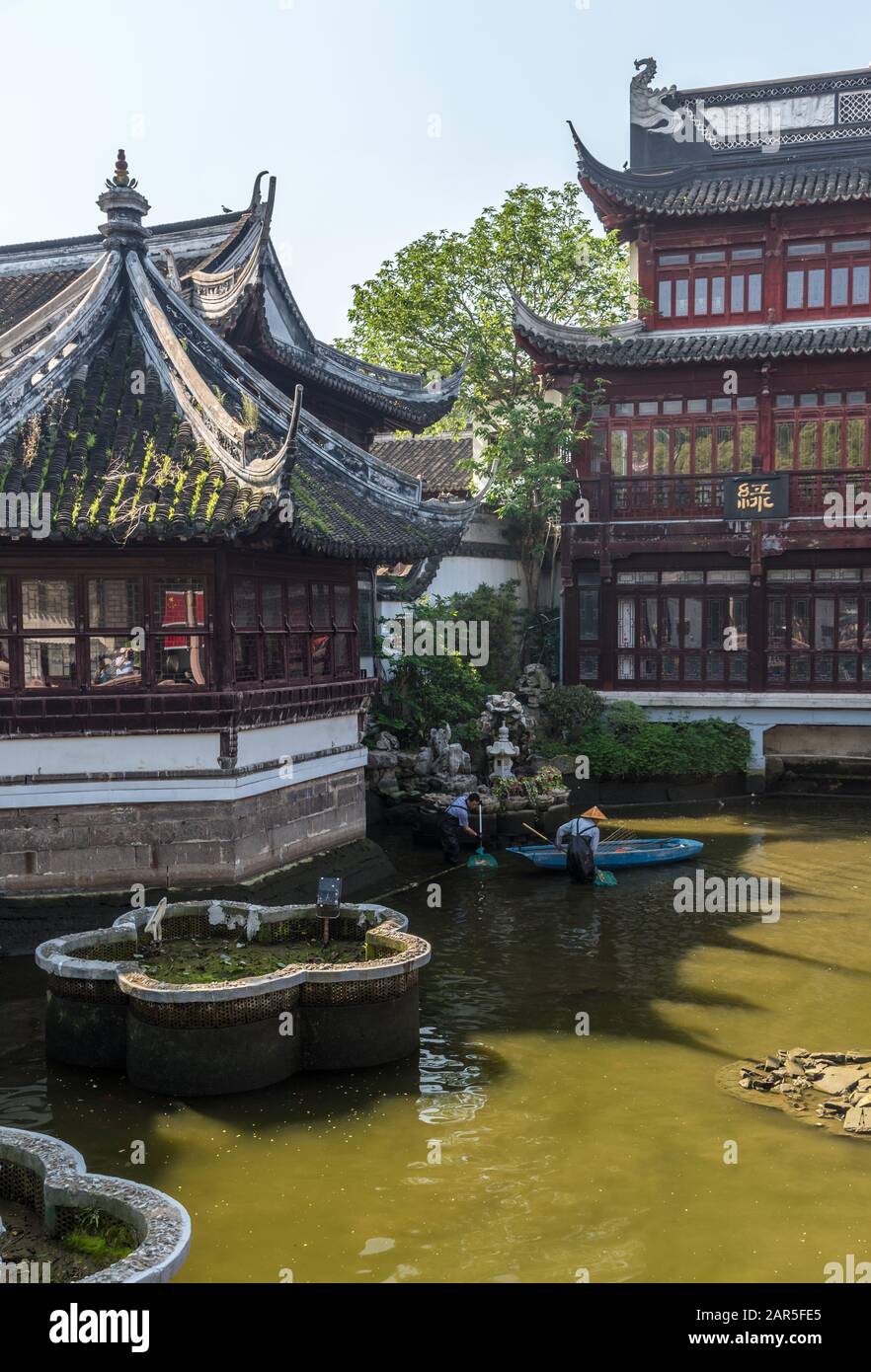 Stadtgotttempel und Yuyuan Tourist Mart Stockfoto