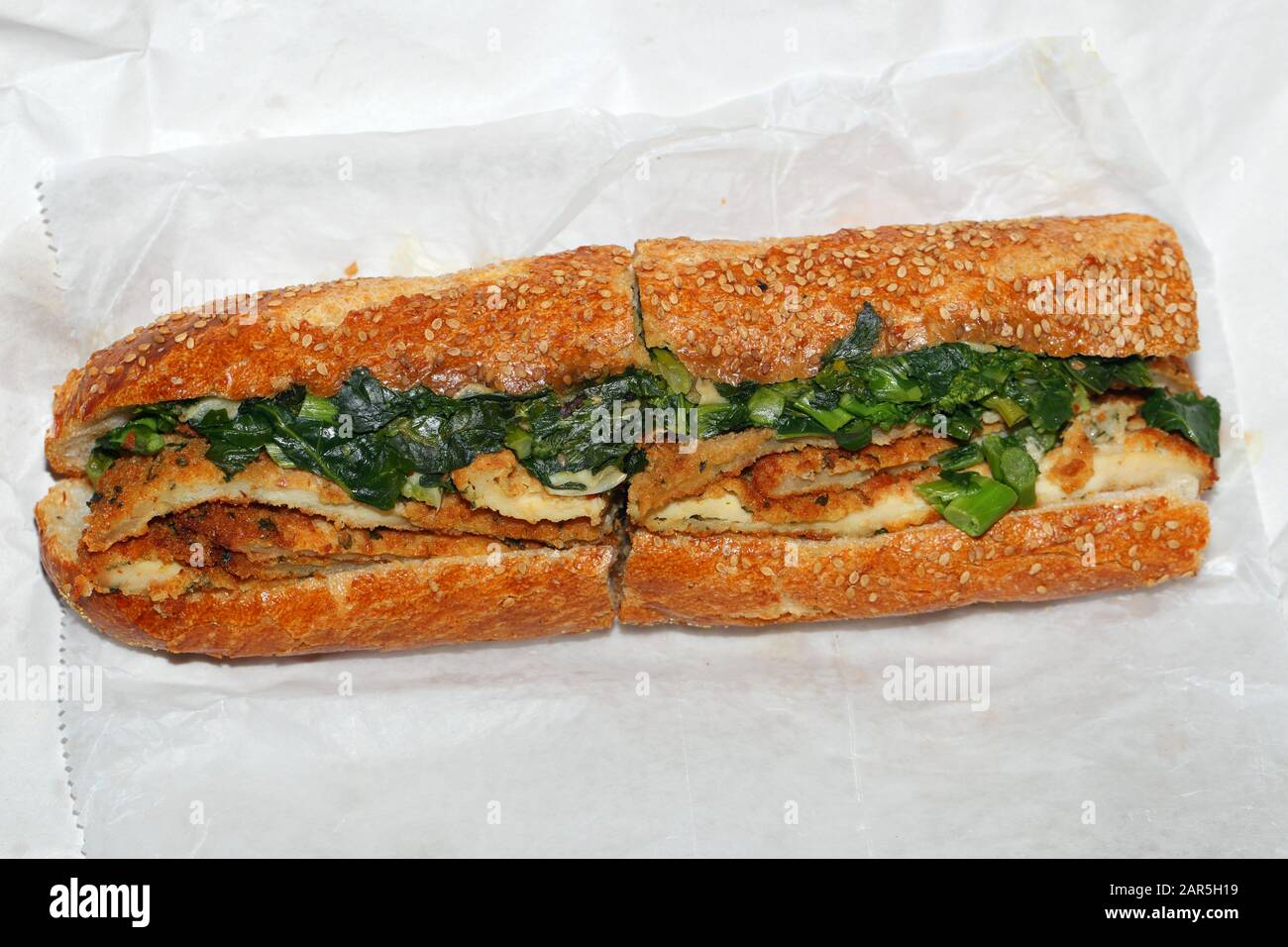 Ein Hähnchen-Sandwich mit Brokkoli rabe in Angelo's Pizzeria, Philadelphia, PA. Stockfoto