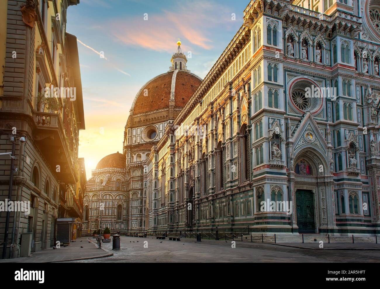 Piazza del Duomo und Kathedrale von Santa Maria del Fiore in Florenz, Italien Stockfoto
