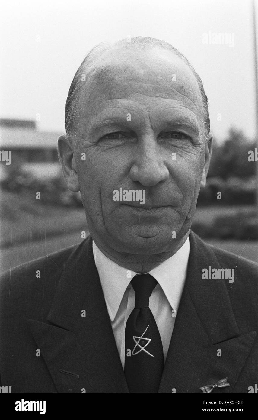 abschiedsdirektor ir. F. Philips Jhr. H.A.C. van Riemsdijk, CEO von Philips Datum: 26. Mai 1971 Standort: Eindhoven, Noord-brabant Schlüsselwörter: Directors, Portraits persönlicher Name: Riemsdijk, H.A.C. von Institutionellem Namen: Philips Stockfoto