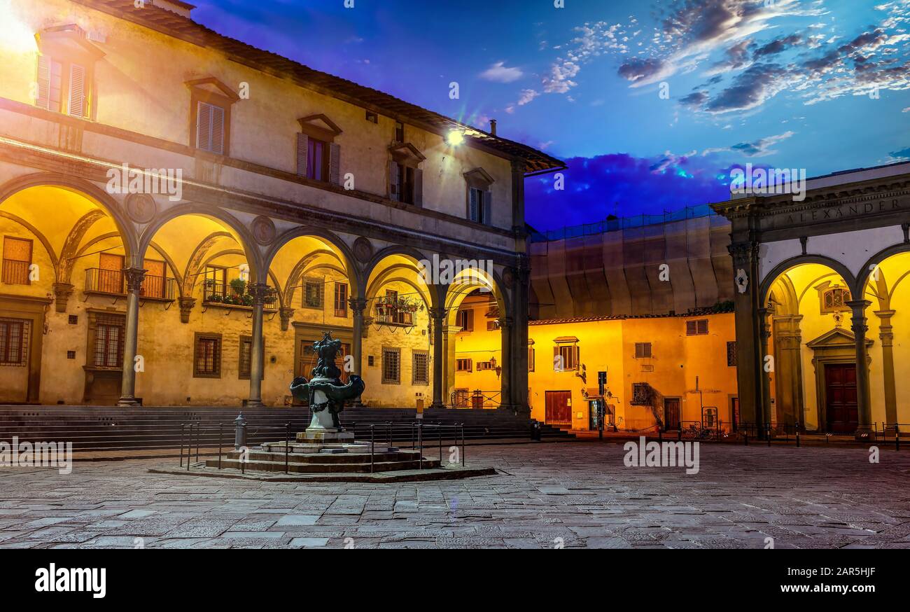 Piazza della Santissima Annunziata und Statue von Ferdinando ich de Medici in Florenz Stockfoto