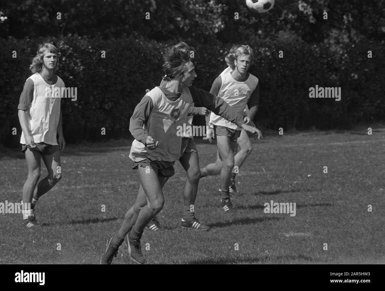 Johan Cruijff trainiert bei Ajax Datum: 15. August 1973 Schlagwörter: Sport, Fußball Personenname: Cruijff, Johan Stockfoto