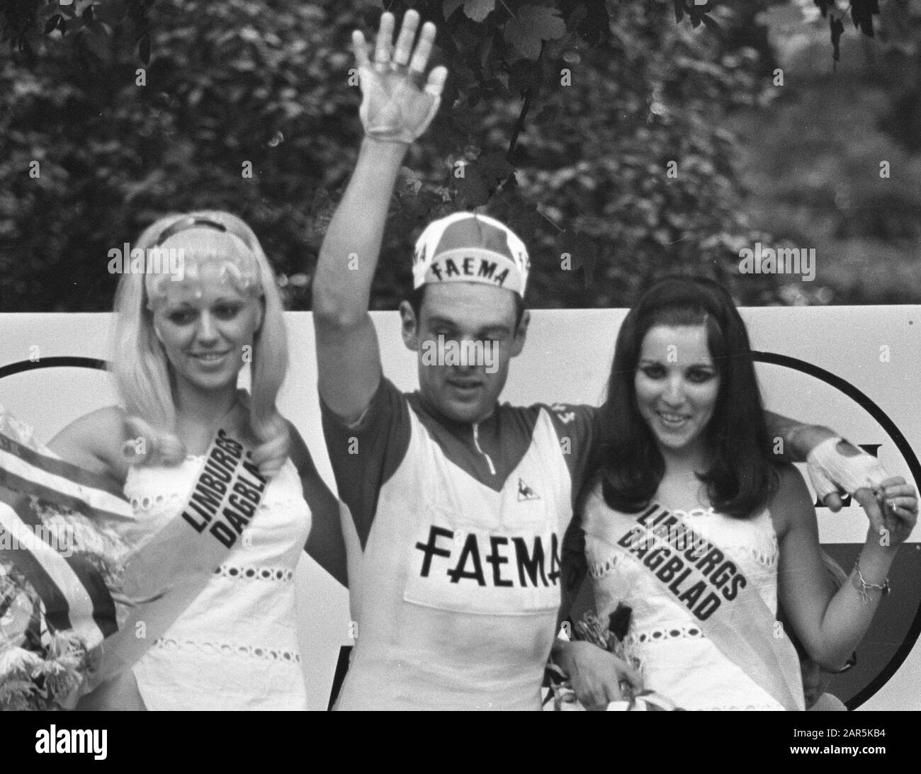 Tour de France 1969 Abschluss der 2. Etappe in Maastricht: Der Etappensieger, der Belgier Julien Stevens während der Zeremonie; Stockfoto