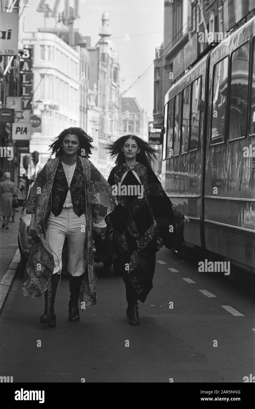 MEK-Mode in Amsterdam Keele und Dave Pearcy präsentieren ihre Kreationen Datum: 9. März 1977 Ort: Amsterdam, Noord-Holland Schlüsselwörter: Mode, Models Stockfoto