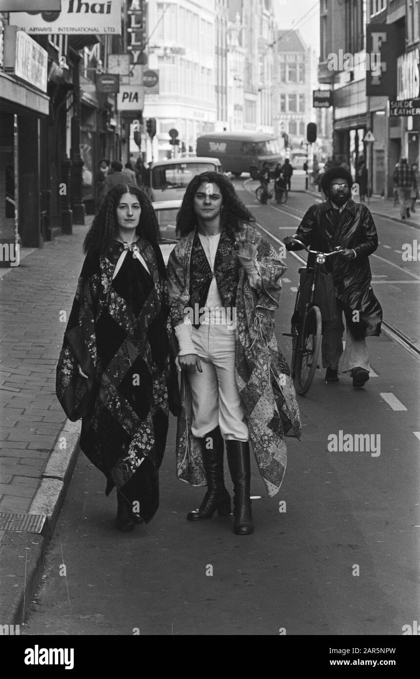 MEK-Mode in Amsterdam Keele und Dave Pearcy präsentieren ihre Kreationen Datum: 9. März 1977 Ort: Amsterdam, Noord-Holland Schlüsselwörter: Mode, Models, Stadtbilder Stockfoto