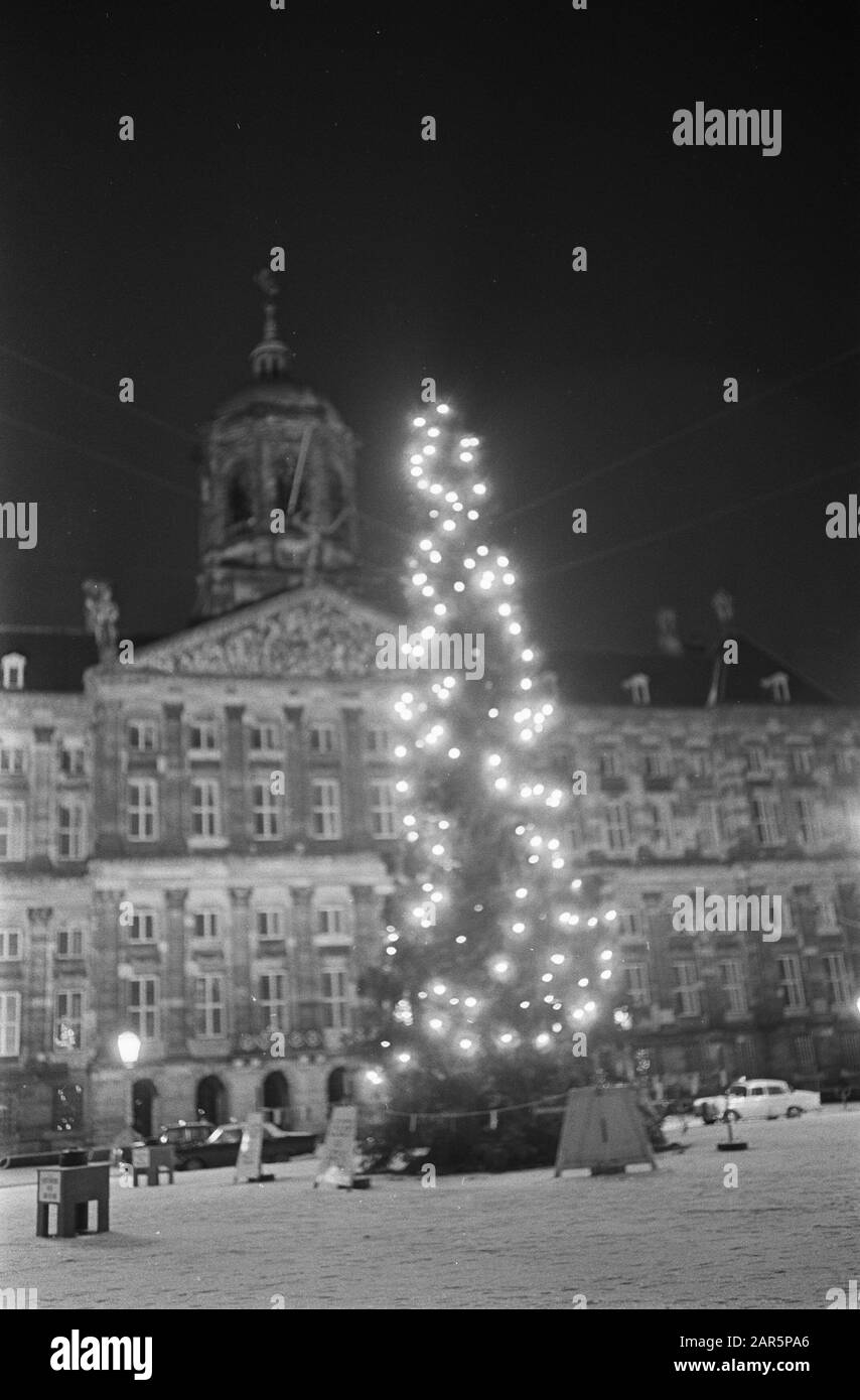 Weihnachtsbaum auf dem Staudamm Feuer Datum: 7. Dezember 1967 Stichwörter: Weihnachtsbäume Stockfoto