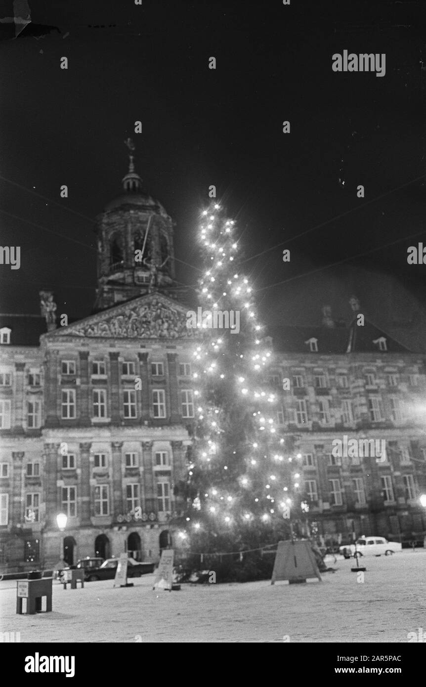 Weihnachtsbaum am Staudamm Feuer Datum: 7. Dezember 1967 Stichwörter: Feuer, Weihnachtsbäume Stockfoto