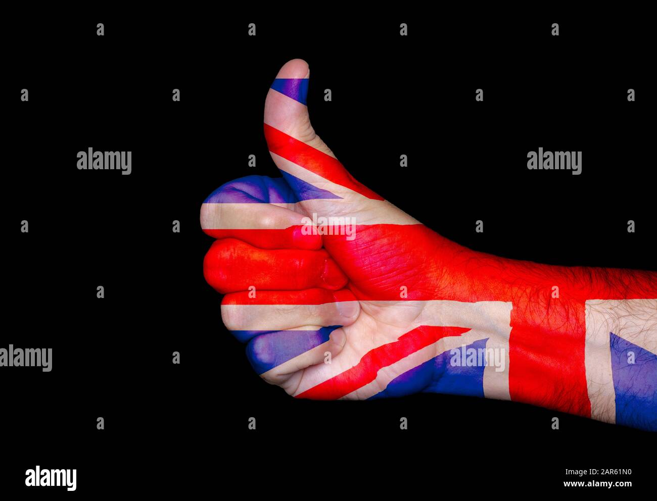Brexit. Daumen nach oben Geste Ausschnitt aus einer Hand mit Farben der Union Jack Flag of Great Britain & Northern Ireland. Britisches Konzept. Stockfoto