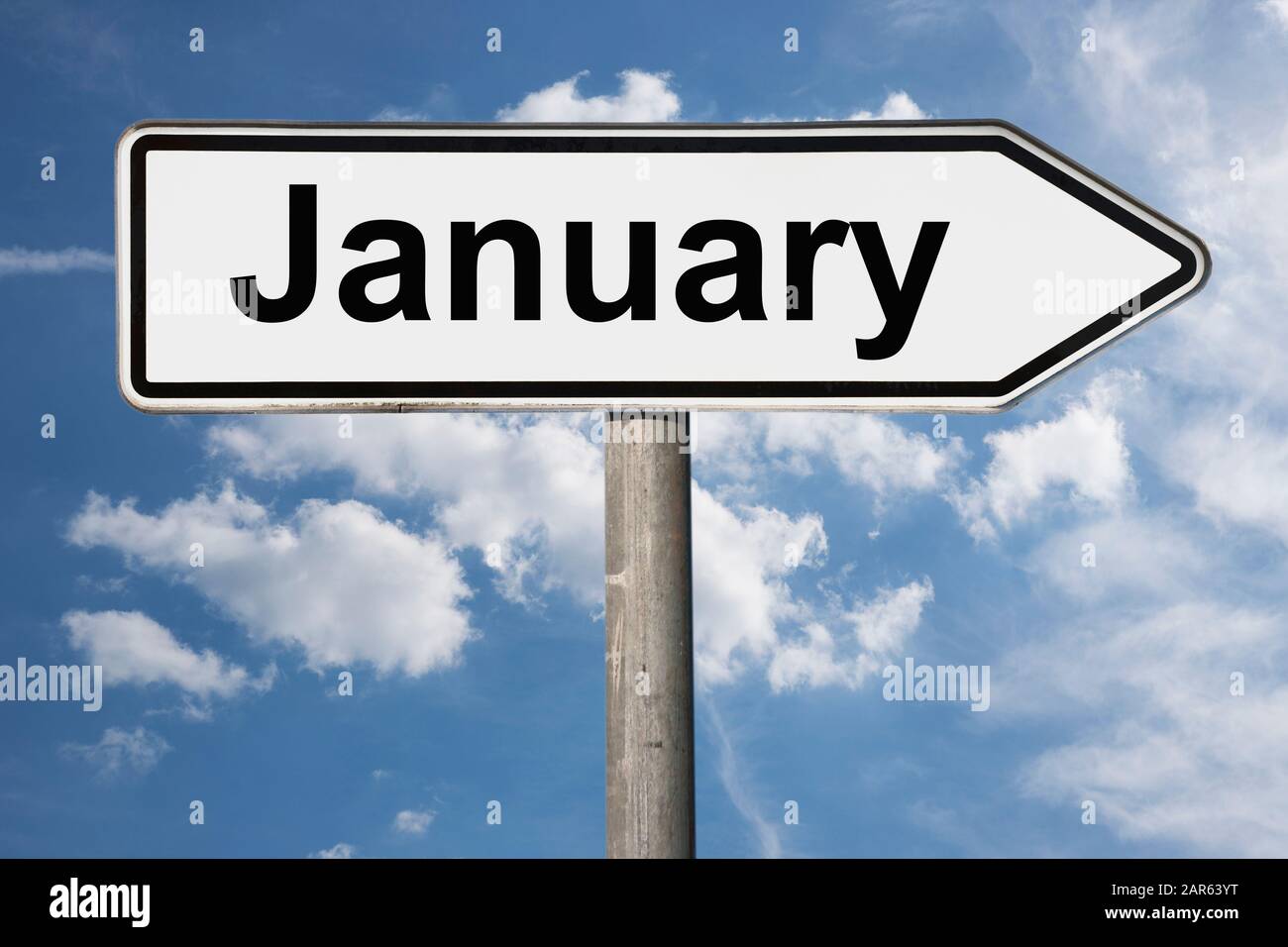 Detailfoto eines Wegweisers mit der Aufschrift Januar Stockfoto