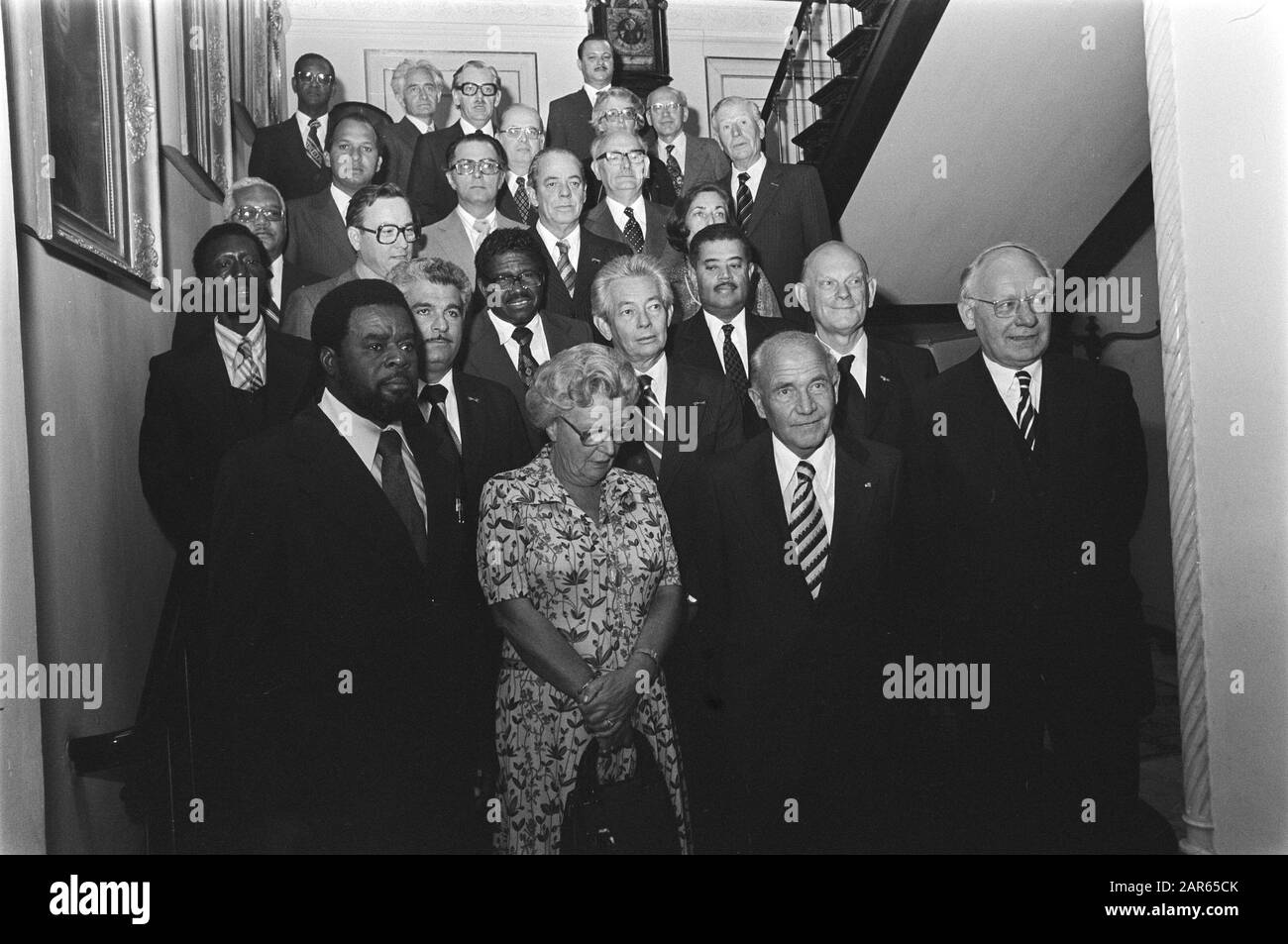 Königin Juliana empfängt parlamentarische Delegation Niederländische Antillen Datum: 10. September 1976 Ort: Niederländische Antillen Schlüsselwörter: Queens persönlicher Name: Juliana (Königin Niederlande) Stockfoto