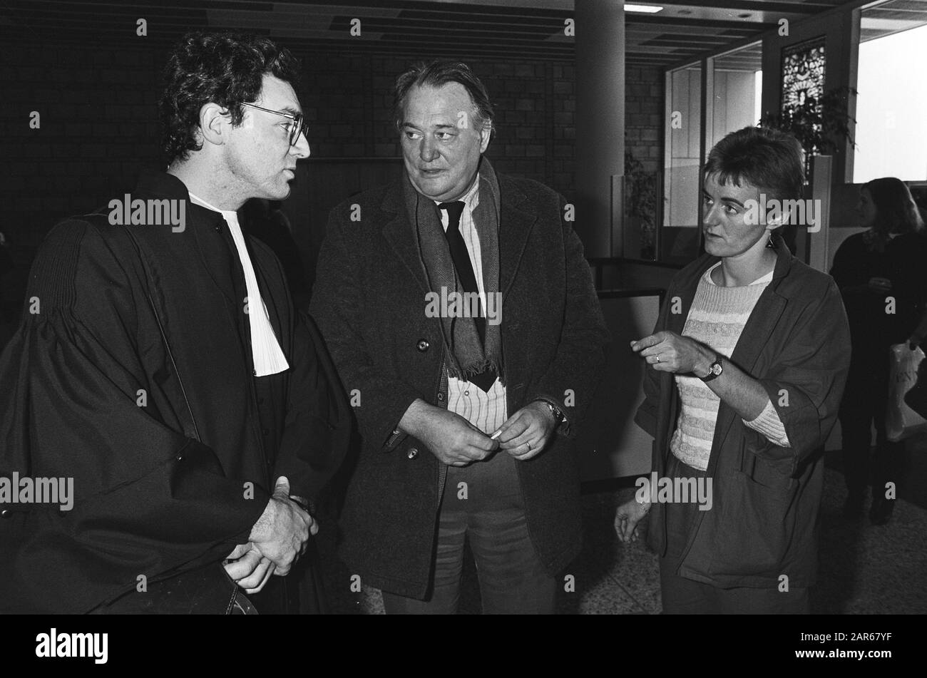 Interimal Action FNV / Staatssekretär De Graaf (SOZA) zur EG-Richtlinie über die Gleichberechtigung von Frauen/Negativrauch Datum: 8. Januar 1985 Stichwörter: CED, Gerichtsgebäude Personenname: Bode, De Lat, Rozemund, Staatssekretär de Graaf, Name Der Einrichtung: Ministerium für Soziales Stockfoto