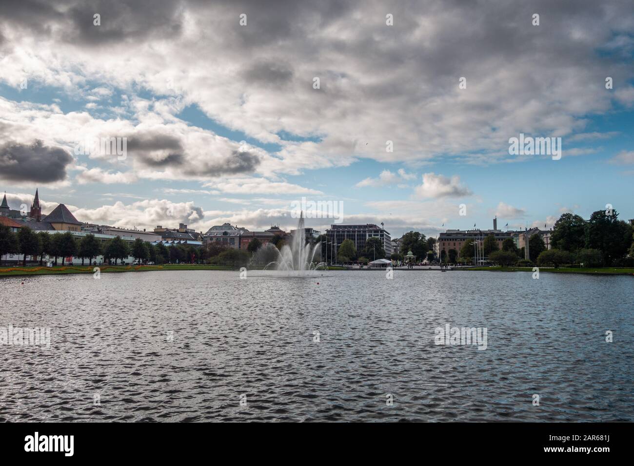 Redaktion 09.03.2019 Bergen Norwegen Der Byparken mitten in der Stadt mit dem See Lungegårdsvannet, auch Smålungeren genannt Stockfoto