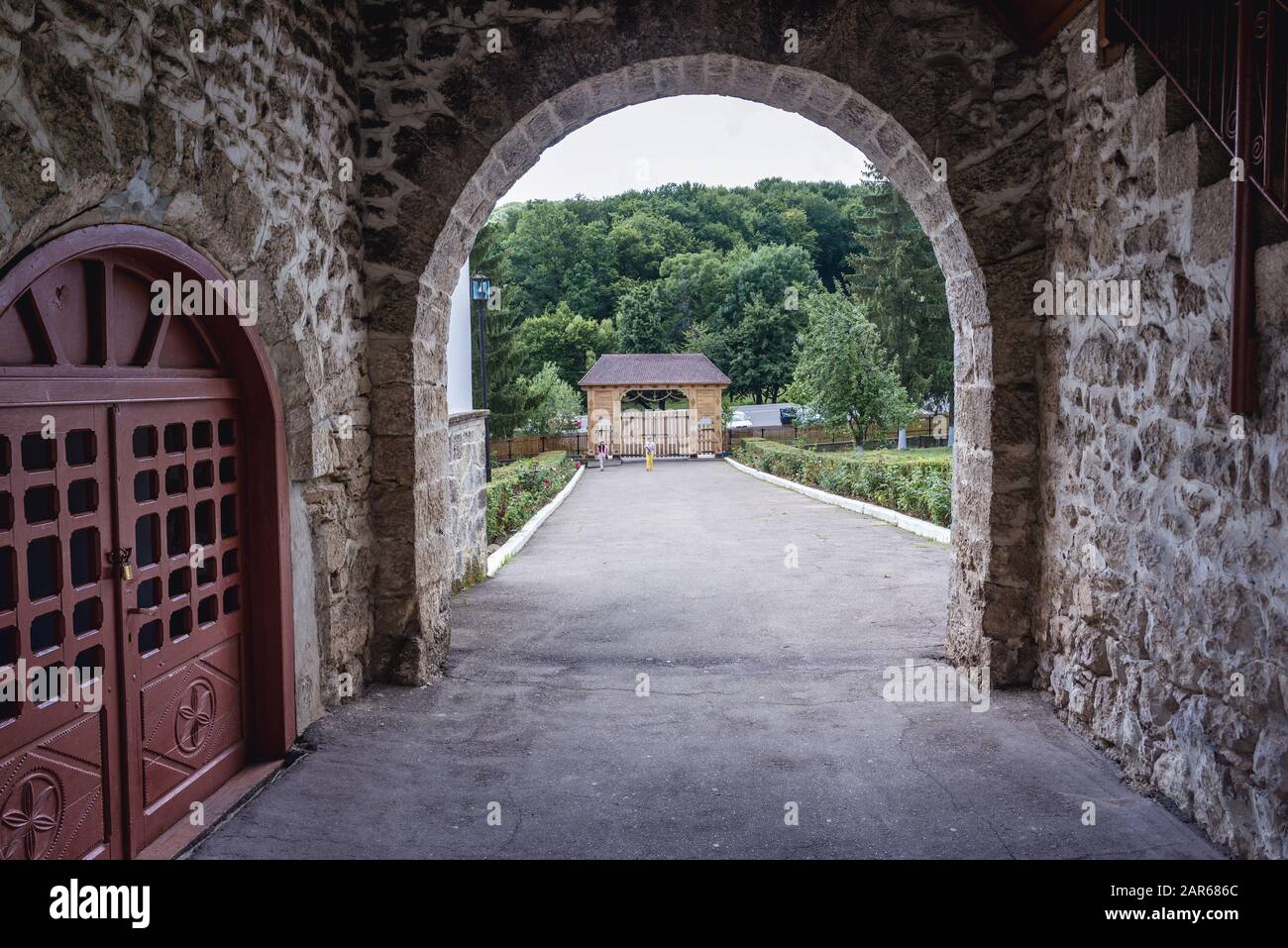 Eintritt in das Kloster Ciolanu der östlichen orthodoxen Mönch, zwischen Tisau und Magura Gemeinden im Kreis Buzau, Rumänien Stockfoto
