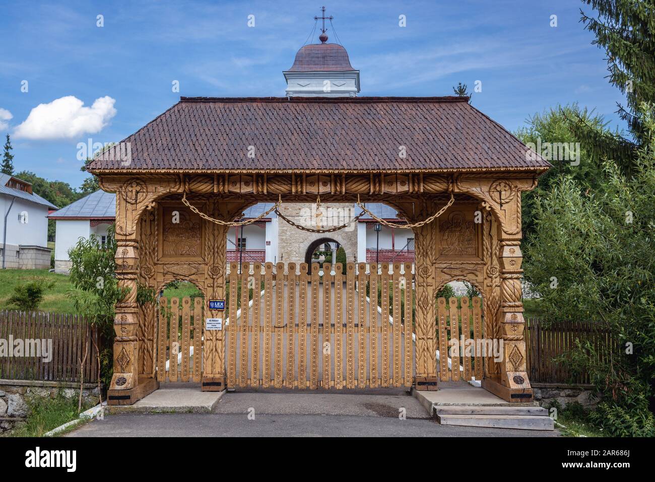 Eingangstor zum Kloster Ciolanu der östlichen orthodoxen Mönch, zwischen Tisau und Magura Gemeinden im Kreis Buzau, Rumänien Stockfoto