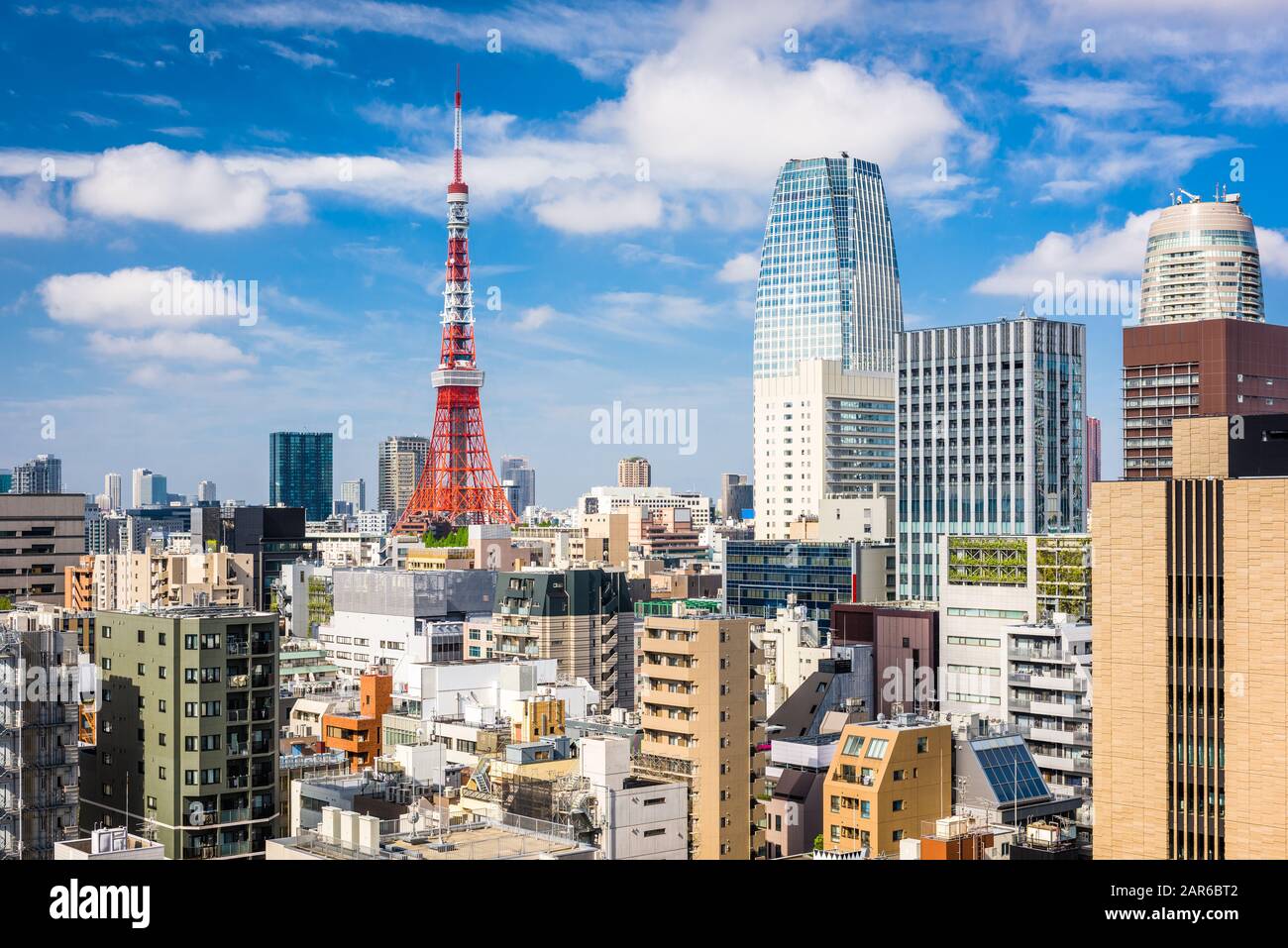 Tokyo, Japan Stadtbild und Turm aus dem Toranomon-Geschäftsviertel. Stockfoto