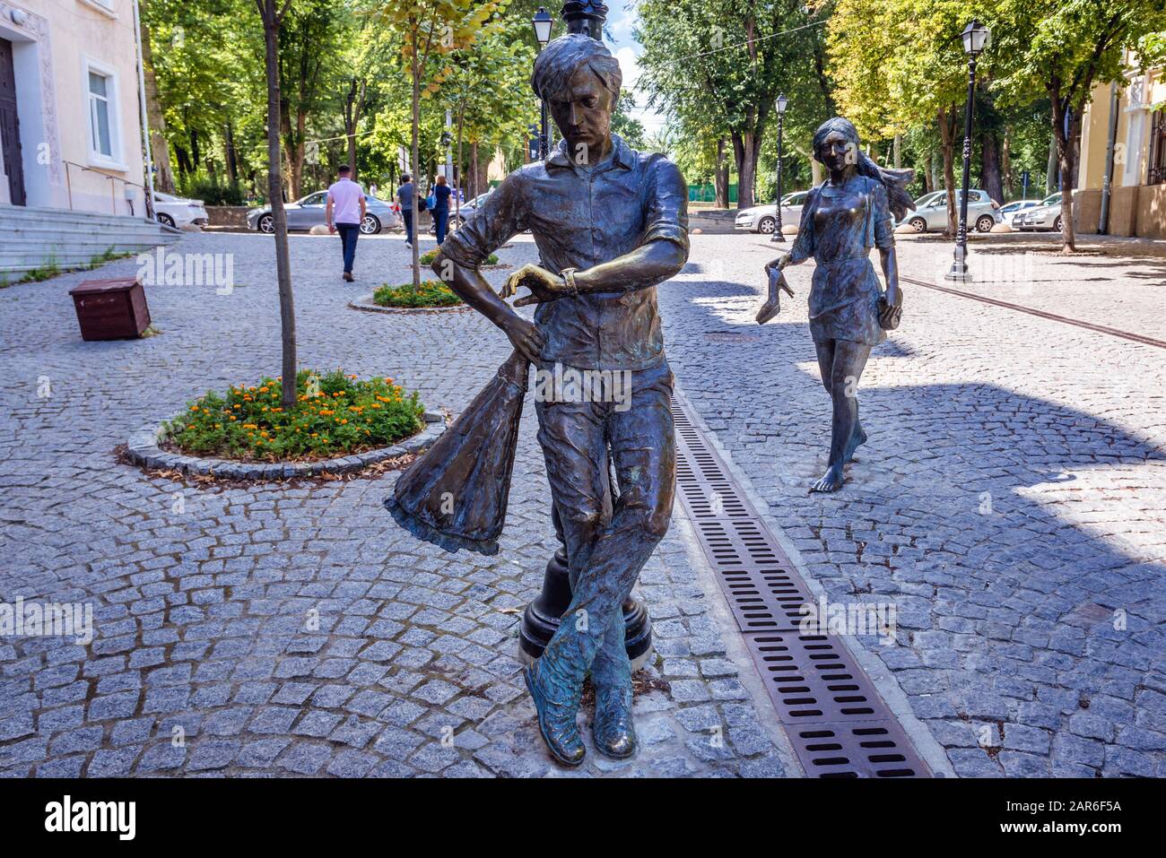 Skulptur Der Liebenden an der Strada Eugen-Doga - Fußgängerzone in Chisinau, der Hauptstadt der Republik Moldawien Stockfoto