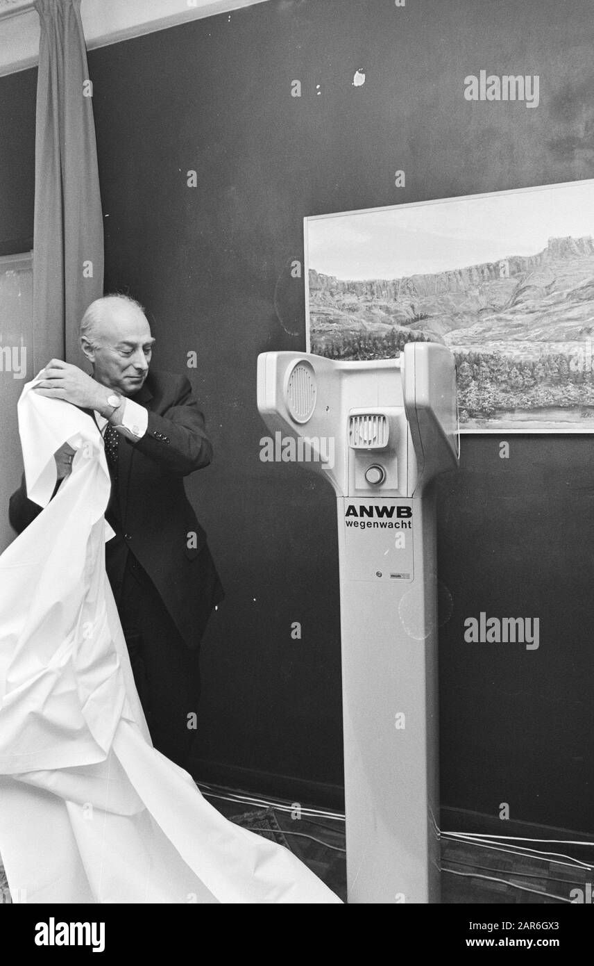 Minister Bakker schlägt praatpalennet in der ANWB-Straßenwachtstation t Harde in Gebrauch Datum: 21. Dezember 1970 Standort:'t Harde, Gelderland Schlüsselwörter: Minister, sprechende Stellen Name Der Einrichtung: ANWB Stockfoto