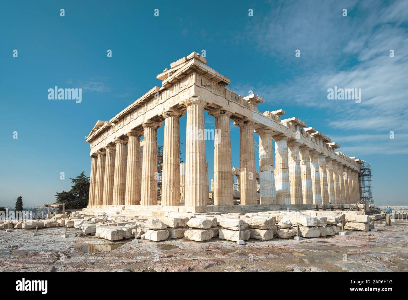 Parthenon auf der Akropolis von Athen, Griechenland. Berühmte Parthenon ist das Wahrzeichen von Athen. Ruinen von majestätischen Tempel auf der Akropolis. Stockfoto