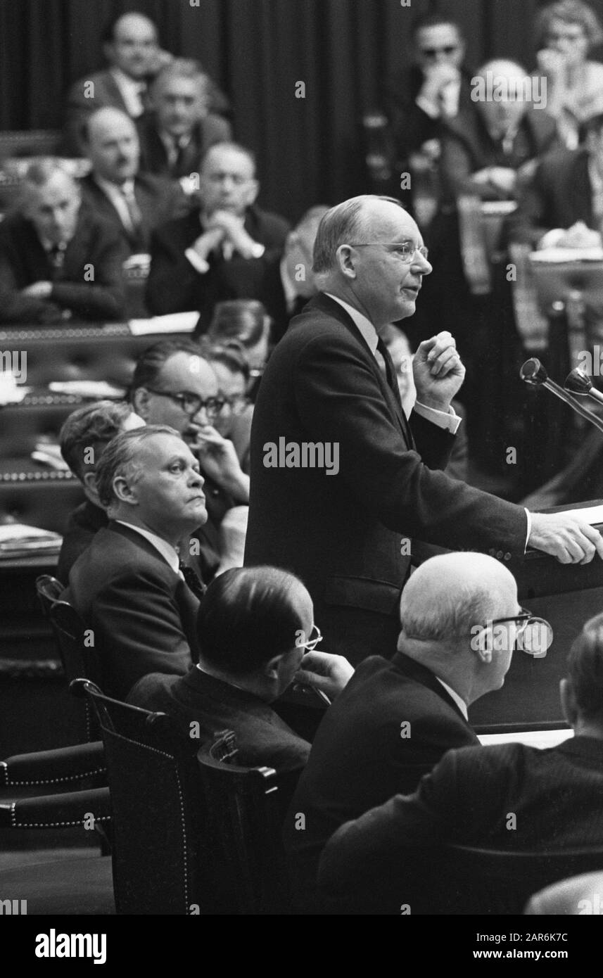 Allgemeine Politische Überlegungen im Repräsentantenhaus in den Haag Minister Vondeling van Finance während seiner Rede Datum: 14. Oktober 1965 Ort: Den Haag, Südholland Schlüsselwörter: Minister, Parlamentsdebatten, Politik, Reden persönlicher Name: Vondeling, Anne Stockfoto