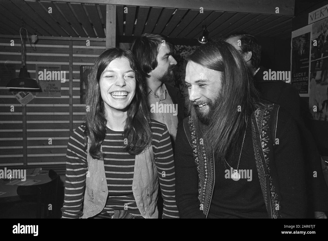 Dutchman Harm Dost aus dem deutschen Gefängnis, zurück in Arnhem; Harm Dost und Ehefrau Datum: 18. Februar 1977 Ort: Arnhem Schlüsselwörter: Gefängnisse persönlicher Name: Harm Dost Stockfoto
