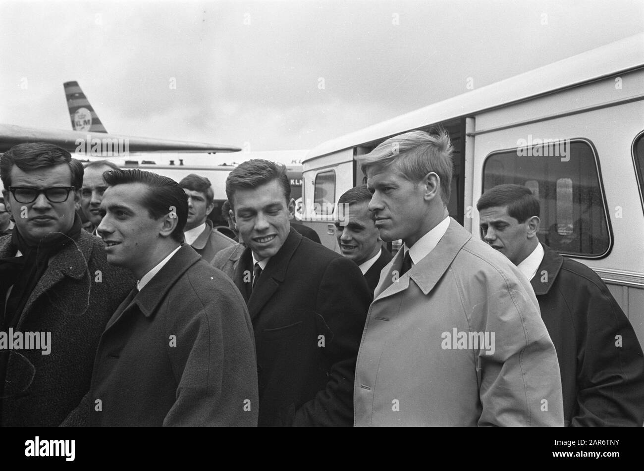 Niederländische Mannschaft nach Leipzig, Spieler auf Plattform Datum: 3. April 1967 Ort: Leipzig Schlagwörter: Mannschaften, Plattformen, Sport, Fußball Stockfoto