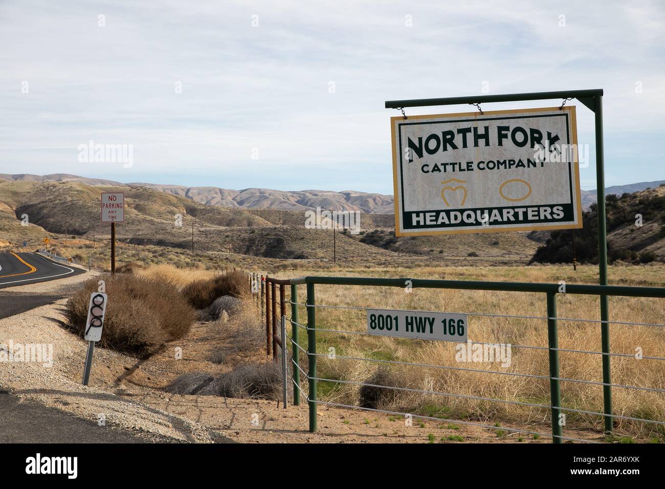 Hauptsitz der North Fork Cattle Company, Eingang des Highway 166 in Kalifornien, USA Stockfoto