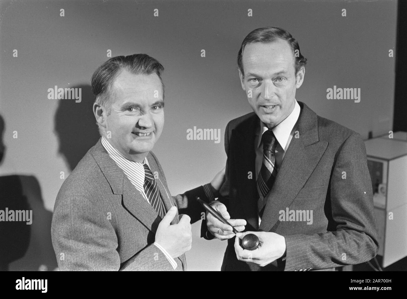 Neuer Vorsitzender CHU während der Sitzung in Amersfoort gewählt; neuer CHU-Vorsitzender L. M. van Leeuwen Datum: 19. November 1977 Schlüsselwörter: Sitzungen, Vorsitzende persönlicher Name: L. M. van Lions Institutionenname: Chu Stockfoto