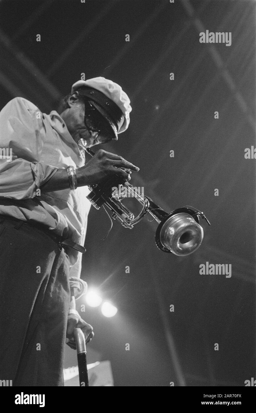 North Sea Jazzfestival in den Haag; Miles Davies Datum: 15. Juli 1984 Ort: Den Haag, Süd-Holland Schlüsselwörter: Festivals persönlicher Name: Davis, Miles Institution Name: North Sea Jazzfestival Stockfoto