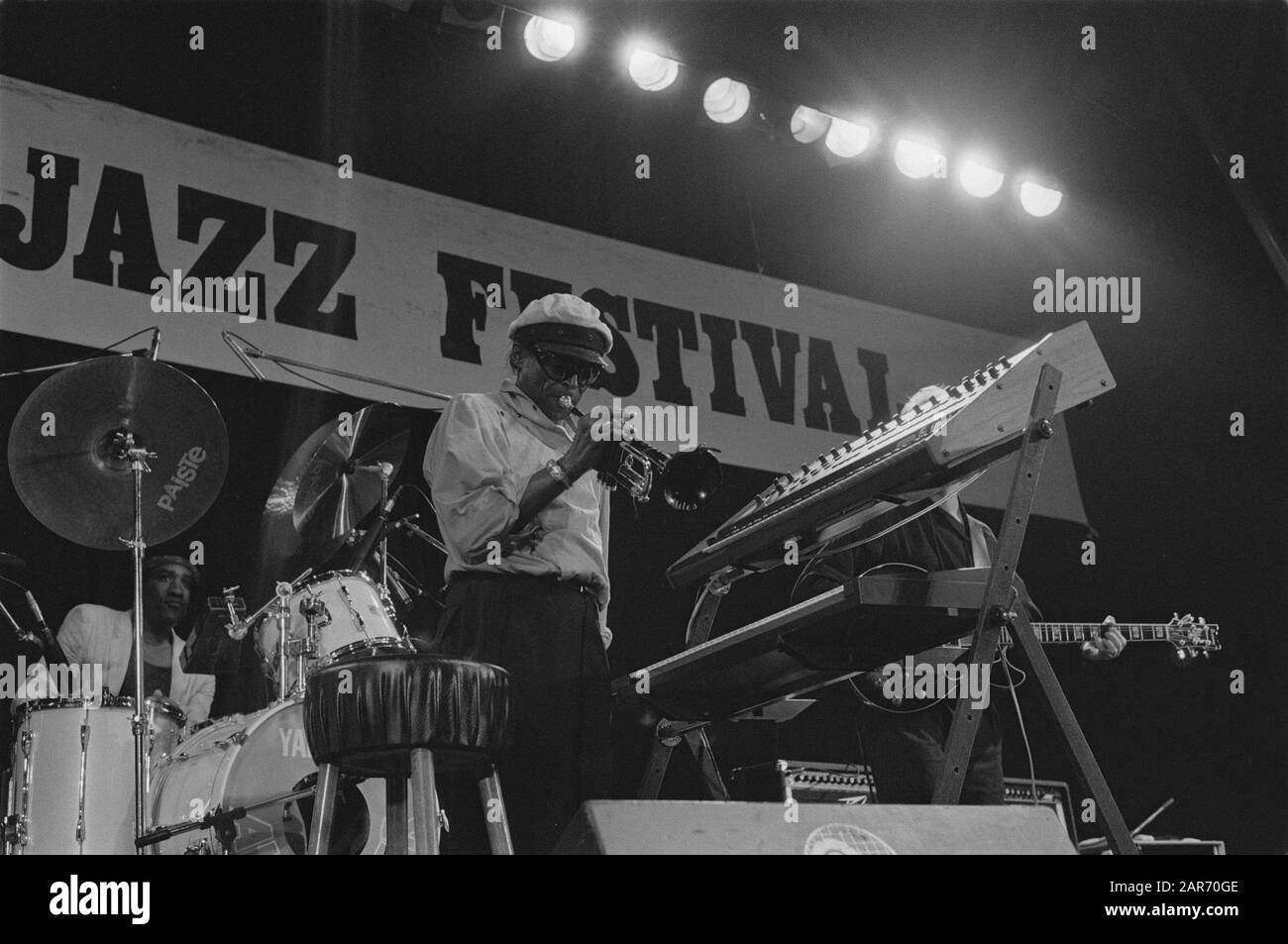 North Sea Jazzfestival in den Haag; Miles Davies Datum: 15. Juli 1984 Ort: Den Haag, Süd-Holland Schlüsselwörter: Festivals persönlicher Name: Davis, Miles Institution Name: North Sea Jazzfestival Stockfoto