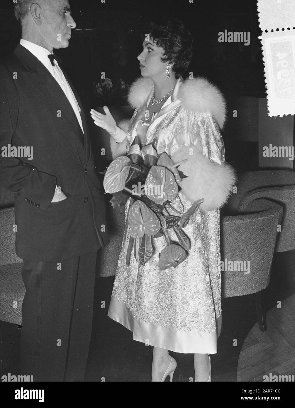 Gina Lolobrigida in Amsterdam, Weltpremiere Datum: 21. Oktober 1955 Ort: Amsterdam, Noord-Holland persönlicher Name: Gina Lolobrigida Stockfoto