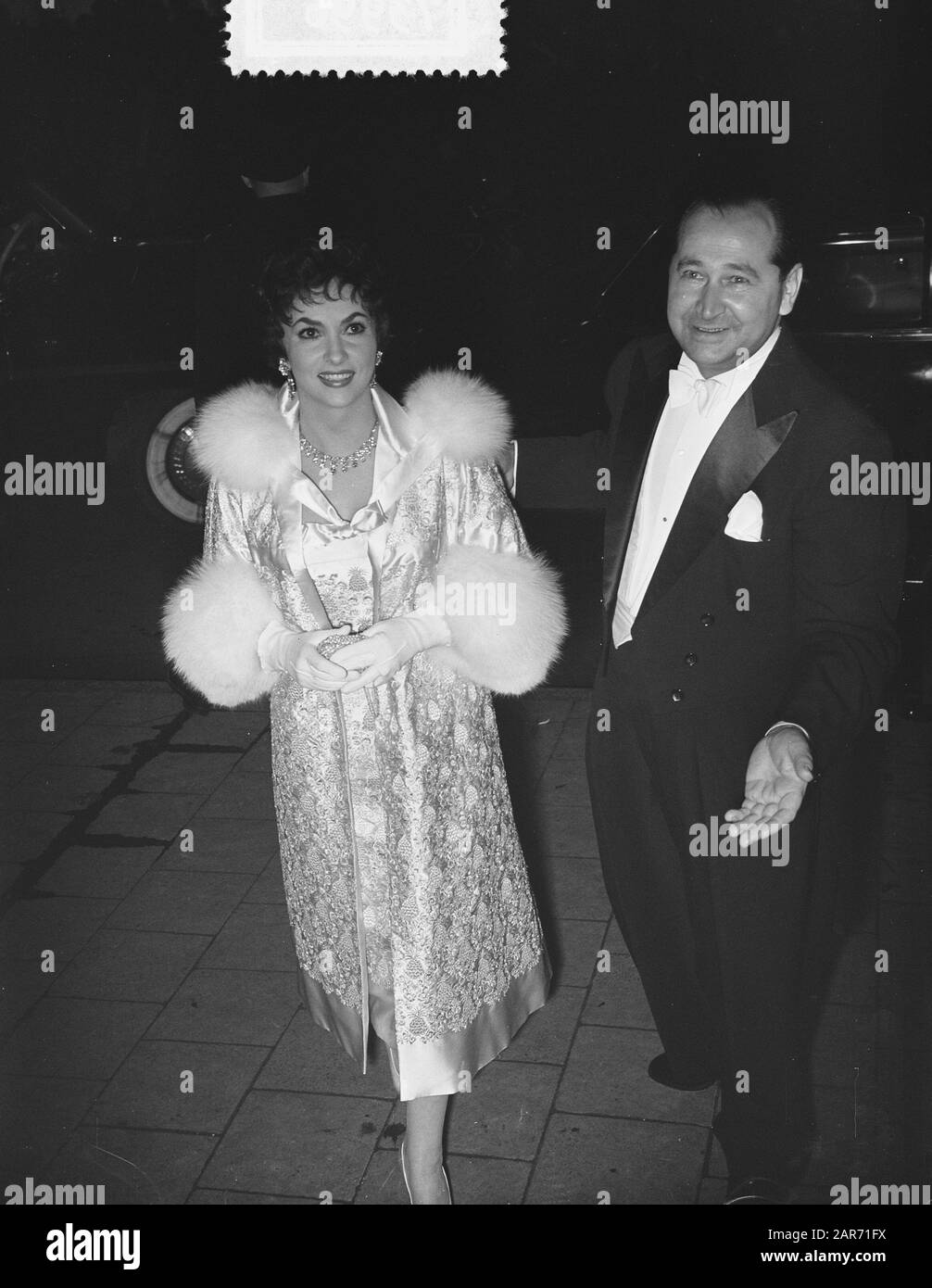 Gina Lolobrigida in Amsterdam, Weltpremiere Datum: 21. Oktober 1955 Ort: Amsterdam, Noord-Holland persönlicher Name: Gina Lolobrigida Stockfoto