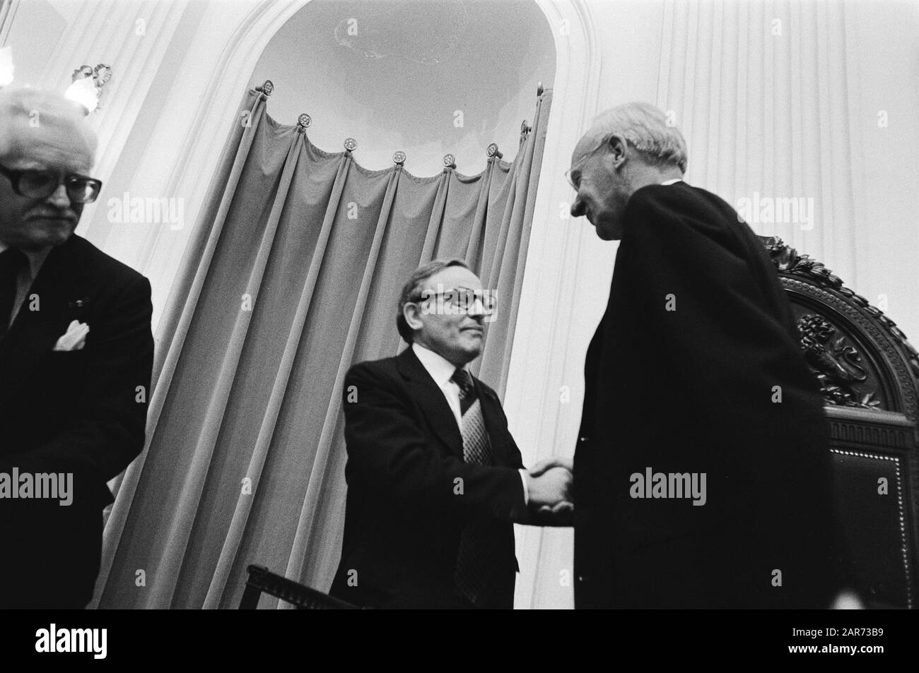 Farewell van Tweede Kamer Chairman Vondeling in der Ritterhalle Enthüllung des Gemäldes von Vondeling Datum: 28. Juni 1979 Ort: Den Haag, Zuid-Holland Schlüsselwörter: Abschied, Enthüllungen, Empfänge, Gemälde, Vorsitzende persönlicher Name: Vondeling, Anne Stockfoto