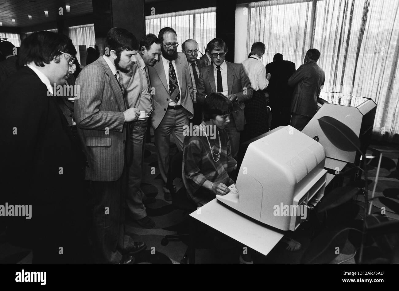 Doorn Command, Tagungs- und Textverarbeitungsgeräte in Okura Hotel Datum: 28. Mai 1980 Schlagwörter: Ausstattung, Kongresse persönlicher Name: Data Doorn Institution Name: Hotel Okura Amsterdam Stockfoto
