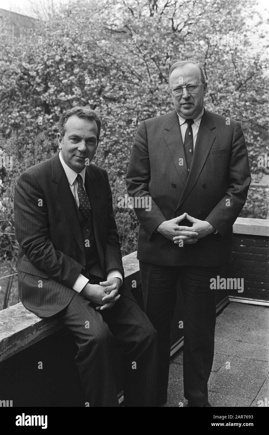 Aufgabe Financieel Dagblad, Van de Lugt (l) und Nauwen Datum: 7. Mai 1985 Personenname: Van De Lugt Institutionname: Financial Dagblad Stockfoto