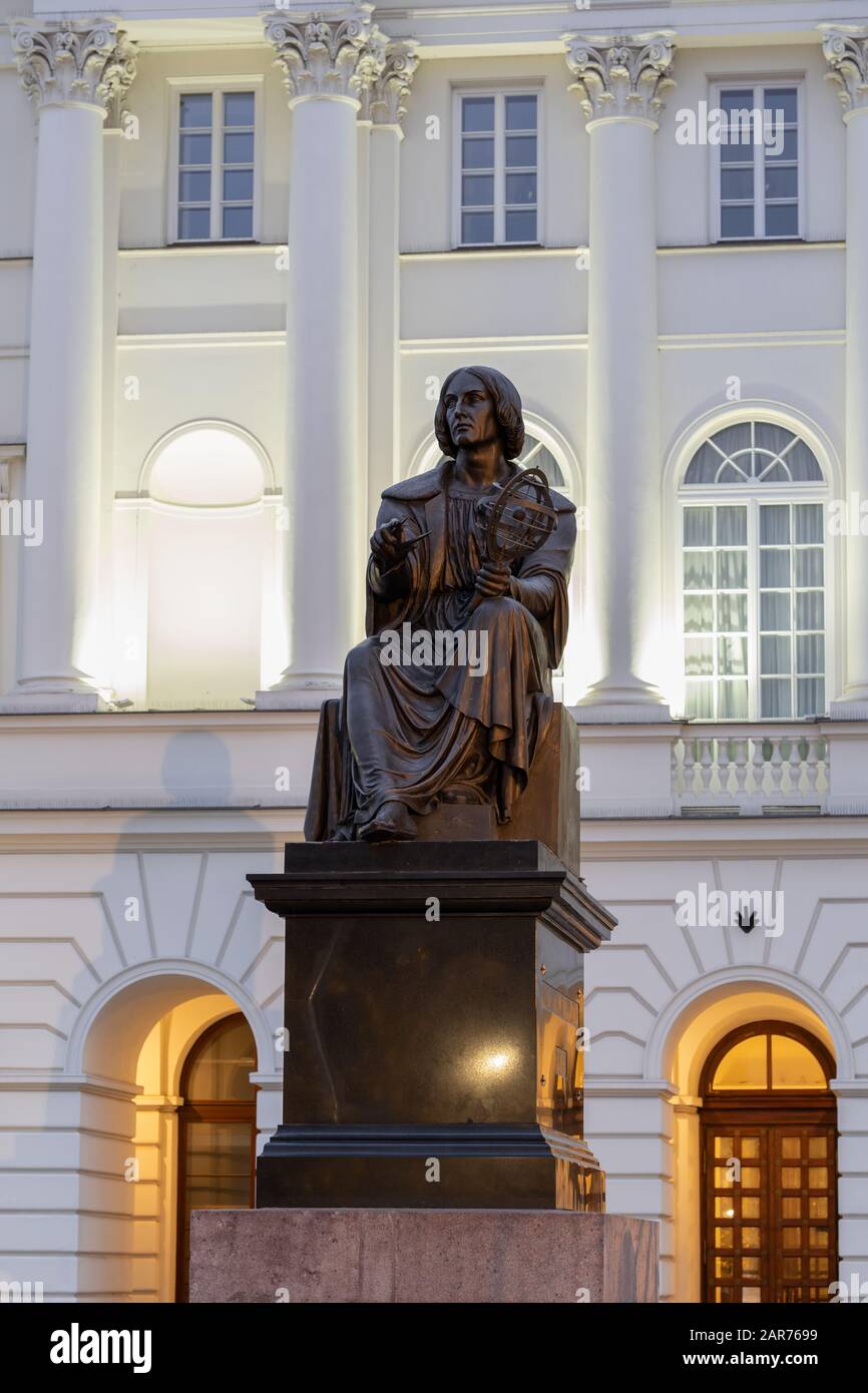 Nicolaus Copernicus Monument in Warschau, Polen, Bronzestatue von 1830 eines polnischen Astronomen Stockfoto