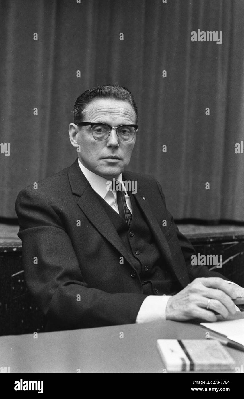 Belegung Hotel Revue. Catering-Treffen in Kras Nummer 6.7.8 Vorsitzender Horeca, G. E. van Goor Datum: 12. März 1970 Personenname: G. E. van Goor, Kras Name Der Institution: Hotel Revue Stockfoto