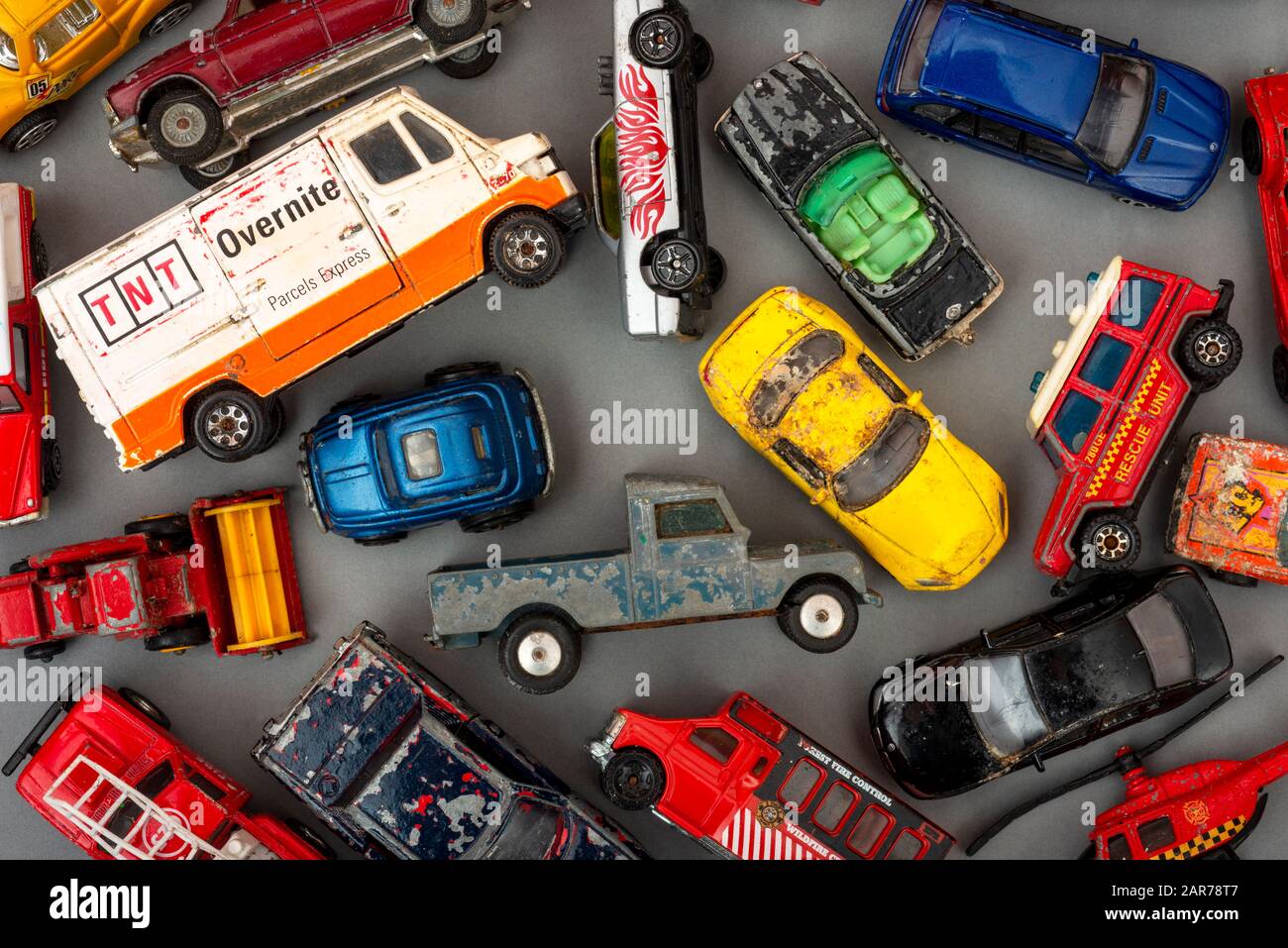 Verrostende Spielzeugautos Stockfoto