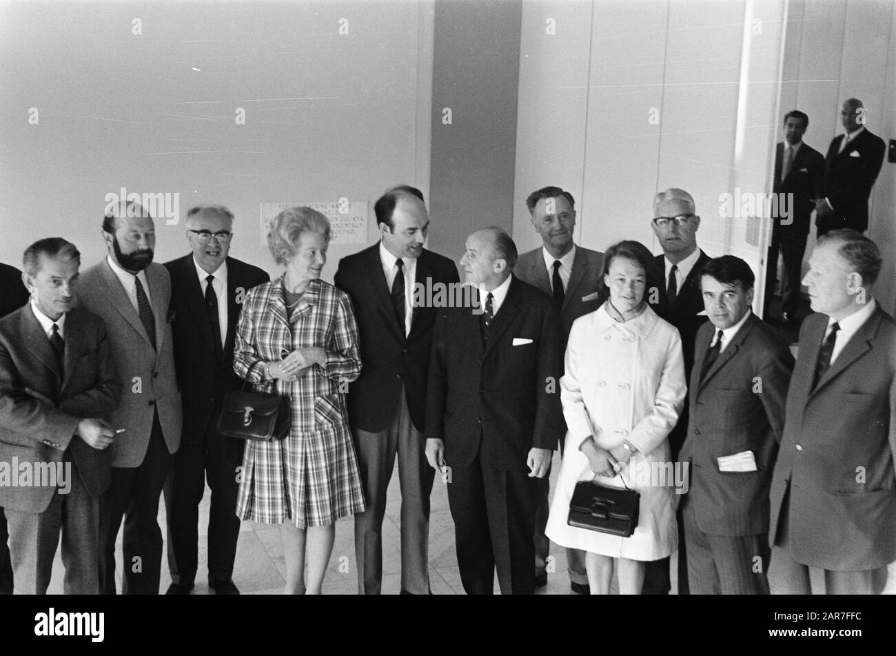 Parlamentsmitglied del., bestehend aus drei Mitgliedern Der Ersten Kammer und sieben Unterhausmitgliedern, nach Tschechien Slowakei die Delegation Datum: 10. Juni 1969 Schlüsselwörter: Delegierungen Institutioneller Name: Zweite Kammer Stockfoto
