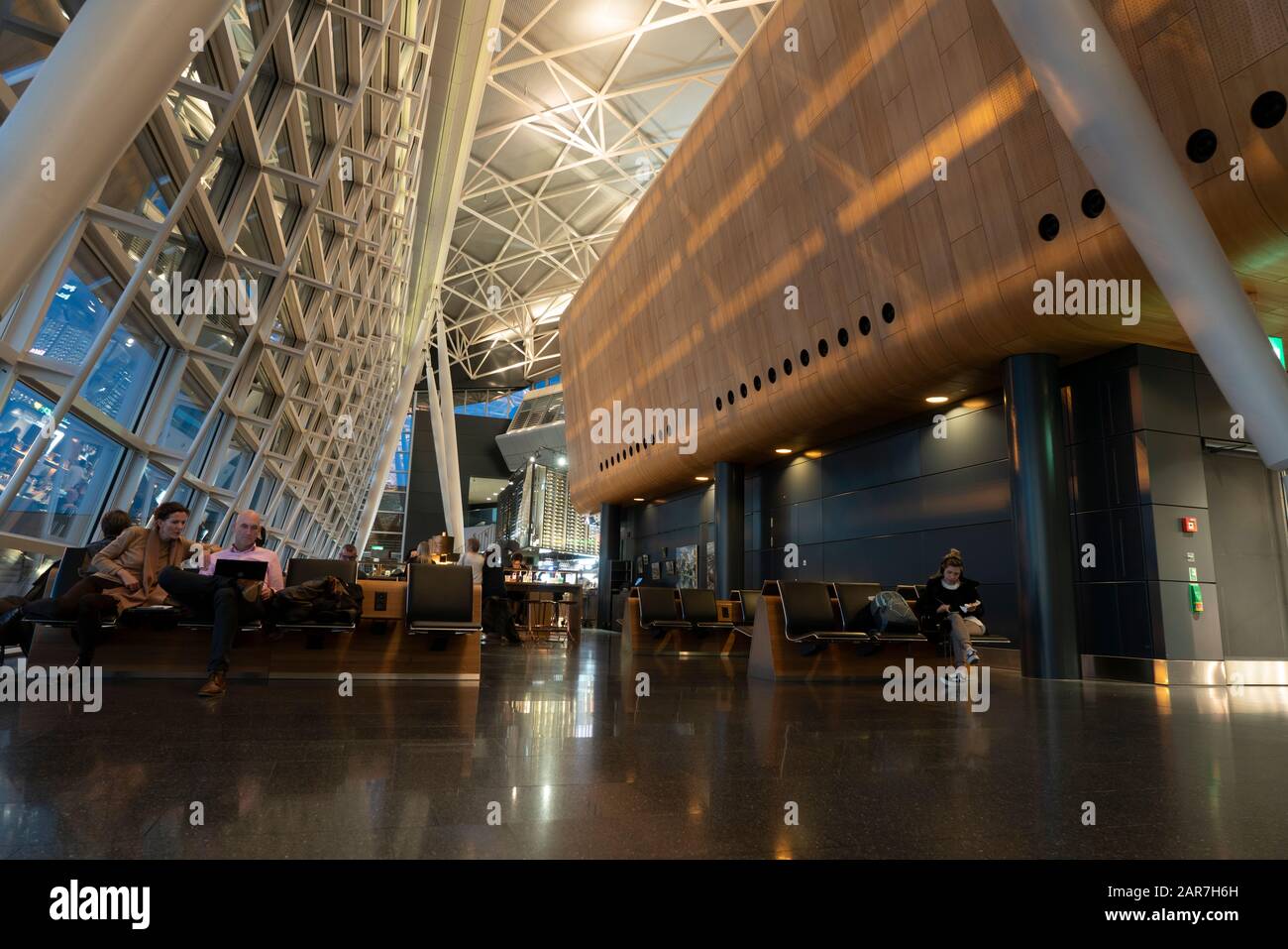 Zürich, Schweiz. Januar 2019. Der Warteraum des Flughafens Zürich-Kloten Stockfoto
