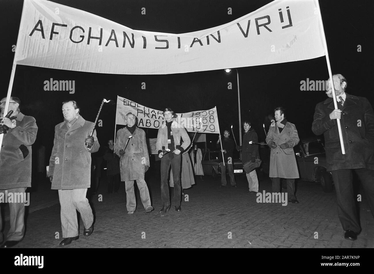 Politische Parteien demonstrieren vor der russischen Botschaft zur Invasion Afghanistans Datum: 10. Januar 1980 Schlüsselwörter: Botschaften, Demonstrationen Stockfoto