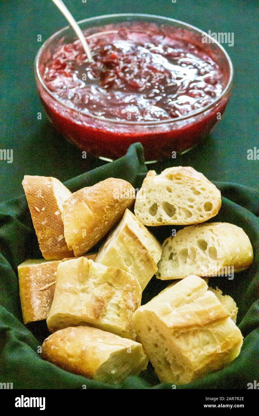 Miami Florida, Weihnachtsessen, Preiselbeersauce, Brot, Besucher reisen reisen Reise touristischer Tourismus Wahrzeichen, Kultur kultureller Urlaub Gruppe Stockfoto