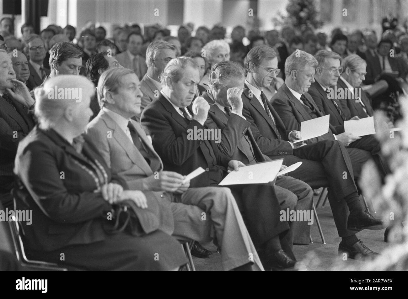 Prinz Claus eröffnet den neuen Sitz von Rabobank in Utrechter Datum: 12. September 1984 Ort: Utrechter Schlüsselwörter: Eröffnungen persönlicher Name: Claus, Name der Prinzeneinrichtung: Rabobank Stockfoto Prinz Claus eröffnet den neuen Sitz von Rabobank in Utrechter Datum: 12. September 1984 Ort: Utrechter Schlüsselwörter: Eröffnungen persönlicher Name: Claus, Name der Prinzeneinrichtung: Rabobank Stockfoto