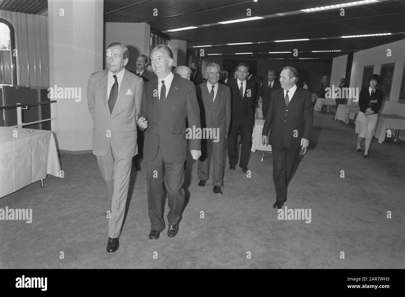 Prinz Claus eröffnet den neuen Sitz von Rabobank in Utrechter Datum: 12. September 1984 Ort: Utrechter Schlüsselwörter: Eröffnungen persönlicher Name: Claus, Name der Prinzeneinrichtung: Rabobank Stockfoto Prinz Claus eröffnet den neuen Sitz von Rabobank in Utrechter Datum: 12. September 1984 Ort: Utrechter Schlüsselwörter: Eröffnungen persönlicher Name: Claus, Name der Prinzeneinrichtung: Rabobank Stockfoto