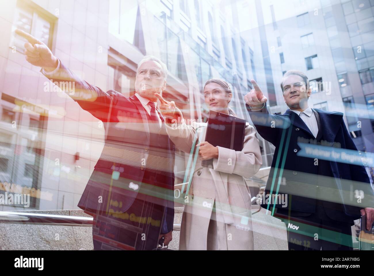 Business Team Punkt weit. Konzept der Zukunft, Erfolg, Entschlossenheit, Erfolg, Partnerschaft, Teamwork und Inbetriebnahme. Doppelte Belichtung Stockfoto