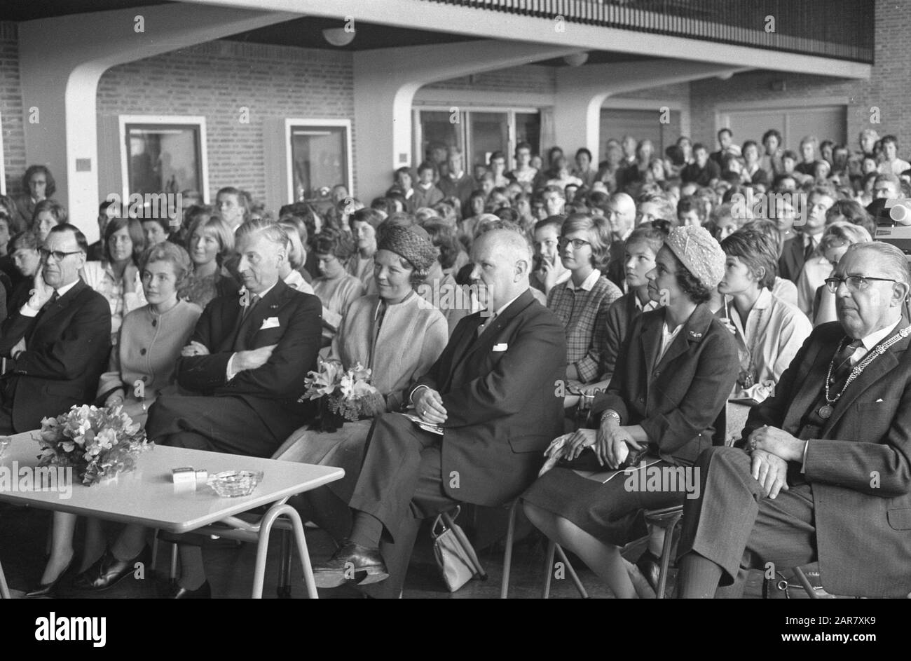 Prinzessin Beatrix besuchte das Jugendfestival Velp Datum: 28. August 1962 Ort: Gelderland, Velp Schlüsselwörter: Festivals, Jugend, Königshaus, Prinzessinnen persönlicher Name: Beatrix, Prinzessin Stockfoto